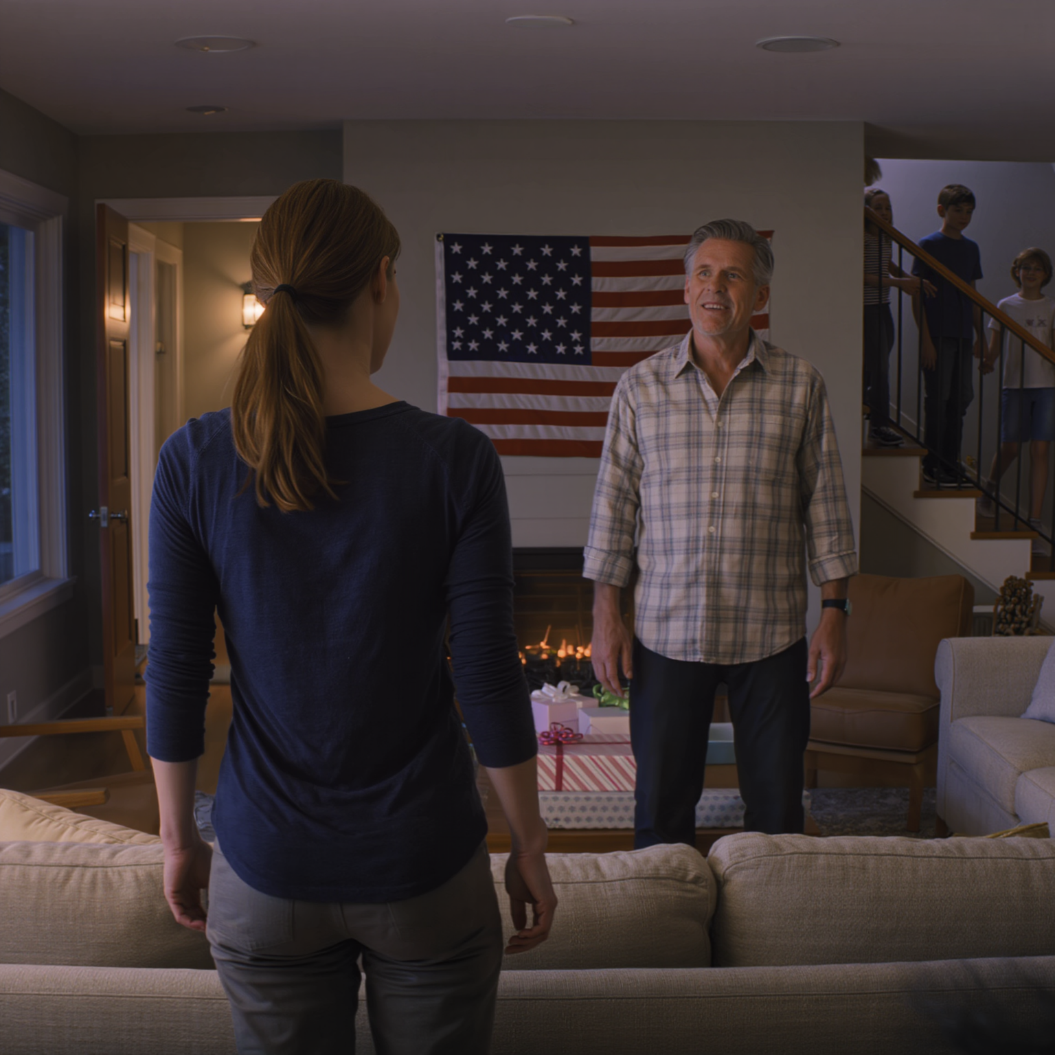 母から「今年はあまりにも混乱しているから来なくていいわ」というメッセージが届いた。私は「わかった」と返信した。するとFacebookの動画が目に飛び込んできた。家族、友人、見知らぬ人、妹の元夫までがテーブルを囲んでいて、子供たちは泣き出してしまった。私は未開封のプレゼントを並べ、グループチャットに写真を投稿した。「今日、これらを返品するわ」。40分も経たないうちに、父が怒鳴りながら玄関にやってきた。私はプレゼントを開けて…