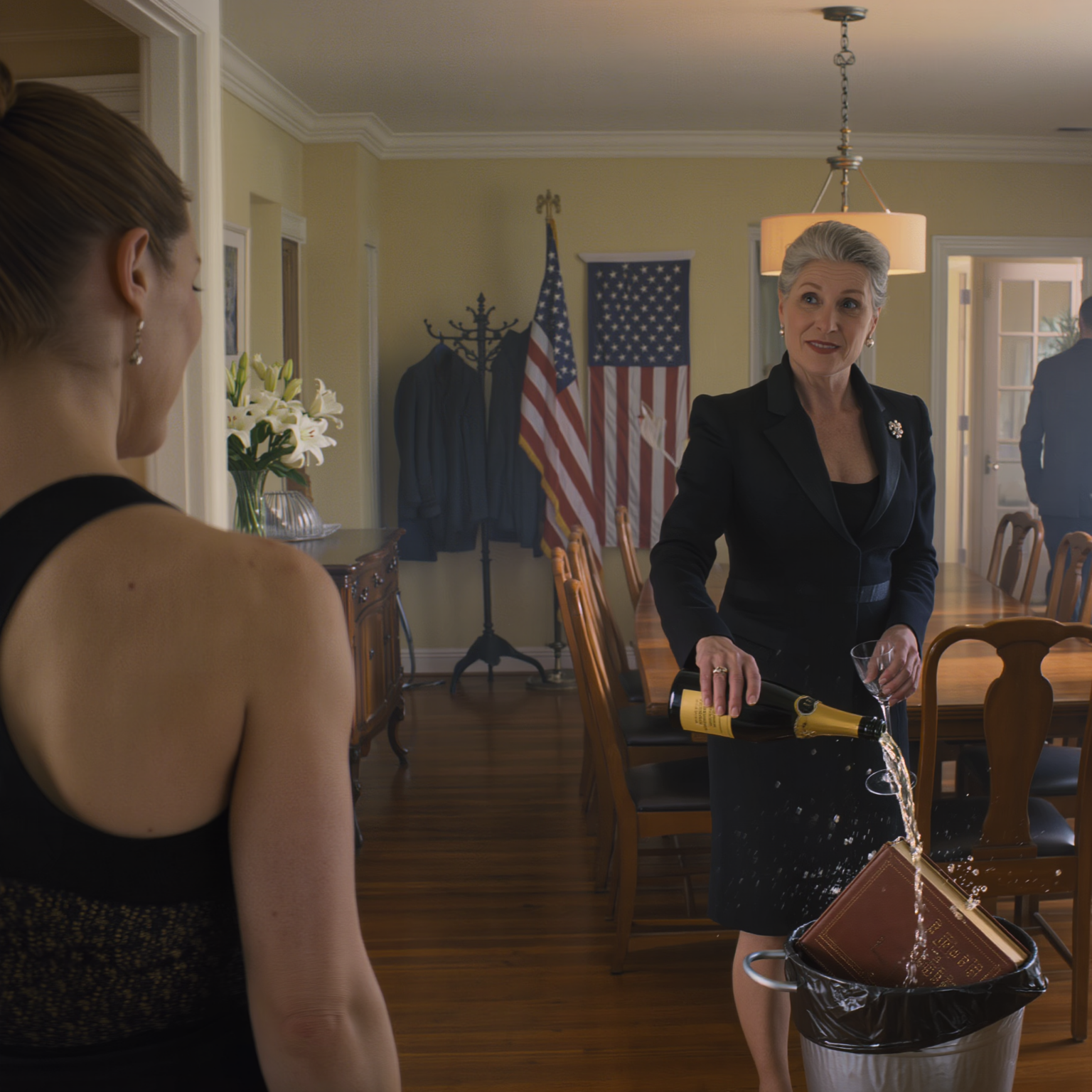 葬儀で、祖父は私にチェスの本を残してくれた。母はそれをゴミ箱に捨てた。「ガラクタよ。私の視界から消して。」私はページを開いて銀行へ行った。融資担当者は顔色を悪くして言った。「FBIに電話してください。彼女は家の所有者ではありません。」