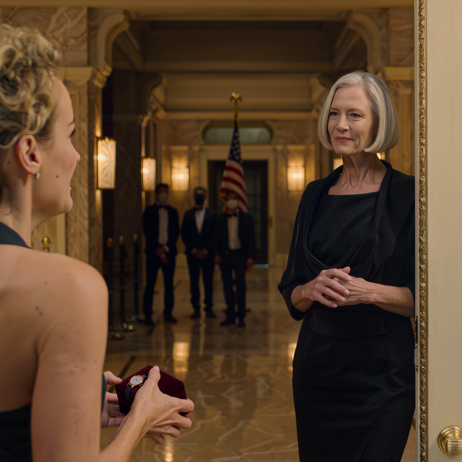 両親の50回目の結婚式をマンハッタンの高級ホテルで挙げた時、私はその費用を支払った。すると両親は警備員に私を追い出させ、「乞食」呼ばわりした。10年間、私は両親の個人的なATMのような存在だった。私は怒鳴り散らすこともせず、計算を続けた。それから2週間後、両親の人生は崩壊し始めた…。