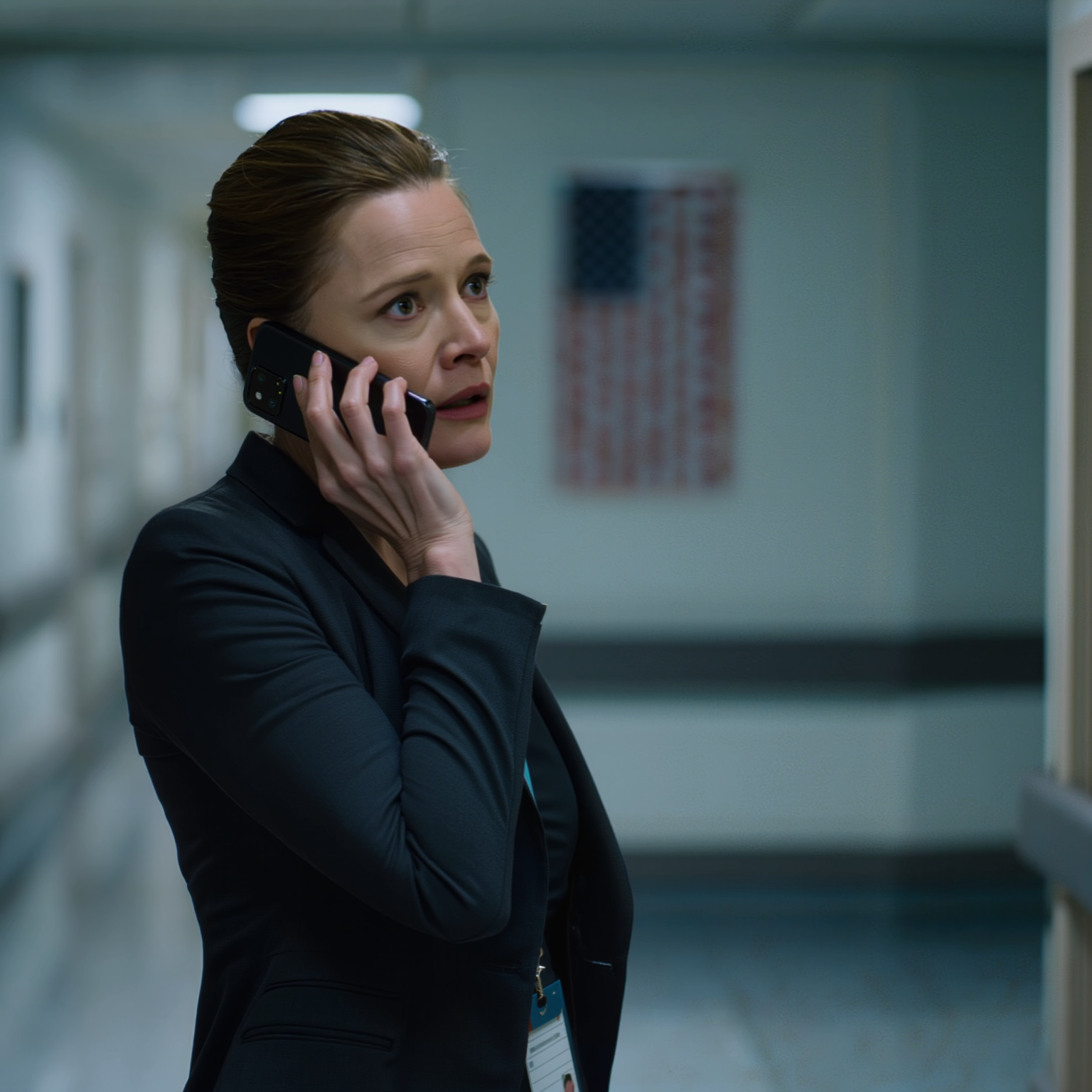 午後6時12分、病院の廊下に立っていた私は、母からの留守番電話メッセージを聞いた。「あなたはもう家族とは縁を切った。二度と連絡してこないで。私たちはあなた抜きで前に進むわ。」私は「わかった」とだけ返信した。翌朝にはアクセスが遮断され、湖畔のタウンハウスの売買契約は破綻し始め、58件もの不在着信が殺到し、そして家族の弁護士から「非常に深刻な問題が発生しました」というメッセージが届いた。