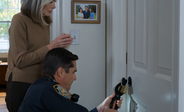 娘のレイチェルは3週間電話に出ず、送ったメールもすべて未読のままだった。予備の鍵を持って彼女の家まで車を走らせ、心配する父親の気持ちを自分に言い聞かせた。家の中は静まり返っていた――静かすぎるほどに。すると、地下室のどこかからかすかな引っ掻くような音が聞こえてきた。音のする方へ行ってみると、ドアの外側に重い南京錠がかかっていて、私は凍りついた。安否確認のため警察に通報し、警察が南京錠を外してドアをゆっくりと開けると、引っ掻く音は止まった…。