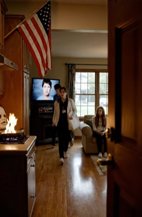 仕事の後に家に帰ると、親戚が私のアパートに座っていて、また夕食を待っているのを見つけました。彼らは何か月もそれをしていましたが、今回は私は彼らのそばを通り過ぎて、まっすぐ自分の部屋に行き、警察に電話しました。