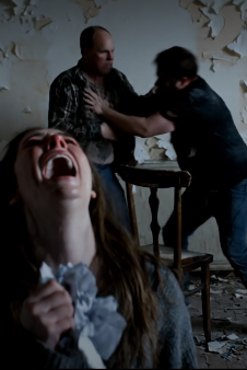 我以為人生中最痛苦的時刻是看著姊姊的棺材被緩緩放入墓穴。但我錯了。