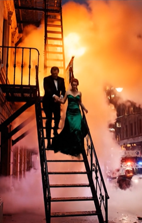 8年前に埋葬した兄が、娘の結婚式の最中に電話をかけてきて、全員を出すのに60秒しかないと言った。しかし、私たちの背後でボールルームが爆発し、通りの向こうに彼が生きて立っているのを見たとき、本当の災害は爆発ではなく、家族に戻ってきた秘密だと気づいた。