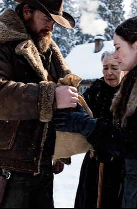 彼女は耳が聞こえないと思われて、小銭で売られたが、沈黙の中で隠していた秘密はみんなを言葉を失わせた