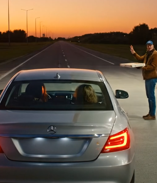 Jeli jsme na rodinné setkání, když jsem najednou věděla, že je to past. Řekla jsem manželovi: „Zavři zapalování.“