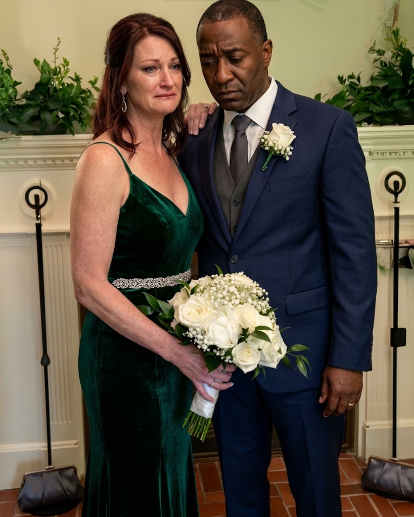 いとこが結婚式の準備をしていたとき、正式な招待状を送る前に「日程確保のお願い」カードを送ってくれたんです。