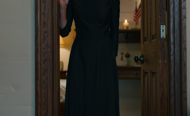 ３年間、私の嫁は日曜日の夕食の席でいつも笑顔で私を「ママ・マーガレット」と呼び、まるで私がすでに客人であるかのように家の中を模様替えしてくれた。ところが、夫の葬儀からわずか３日後、彼女は息子に「ここはついにあなたたちのものよ」と言った。廊下に静かに佇む未亡人が、自分たちがコントロールしていると思っていた全てを覆そうとしていることに、彼女は気づいていなかったのだ。