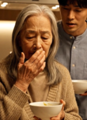 私の息子は、私がおかわりを頼んだのでスープを私にかけました。私は自分をきれいにして立ち去りました。翌朝、彼の銀行口座は空で、私はすでに…