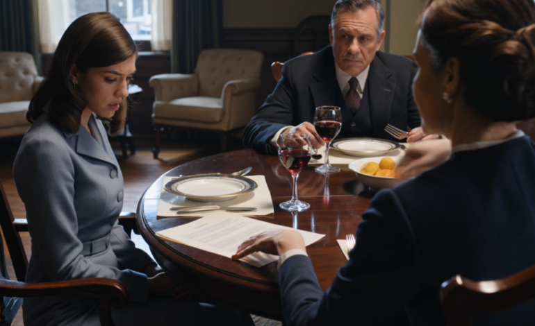 継母が祖父母の家の樫のテーブルに800ドルの賃貸契約書を滑らせ、父は「払うか、さもなくば出て行け」と言った。しかし、私を懲らしめるはずだったその言葉は、私を階下の古い書類棚へと追いやっただけだった。そこでは、信託証書1枚、署名1つ、真鍮の鍵1つによって、実際に家を出ていくのは誰なのかが変わってしまったのだ。